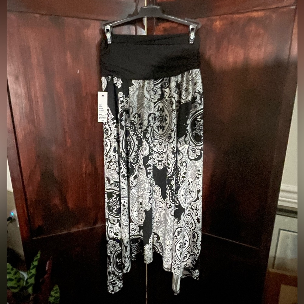 Apt 9 Black and White patterned midi skirt with handkerchief hemline